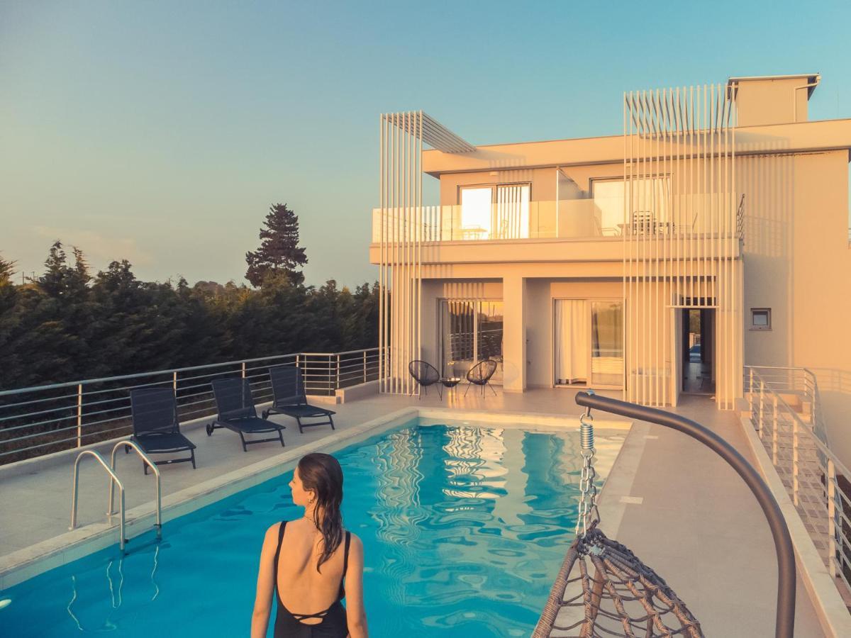 Io Luxury Pool & Hot Tub Suites Preveza Exteriér fotografie