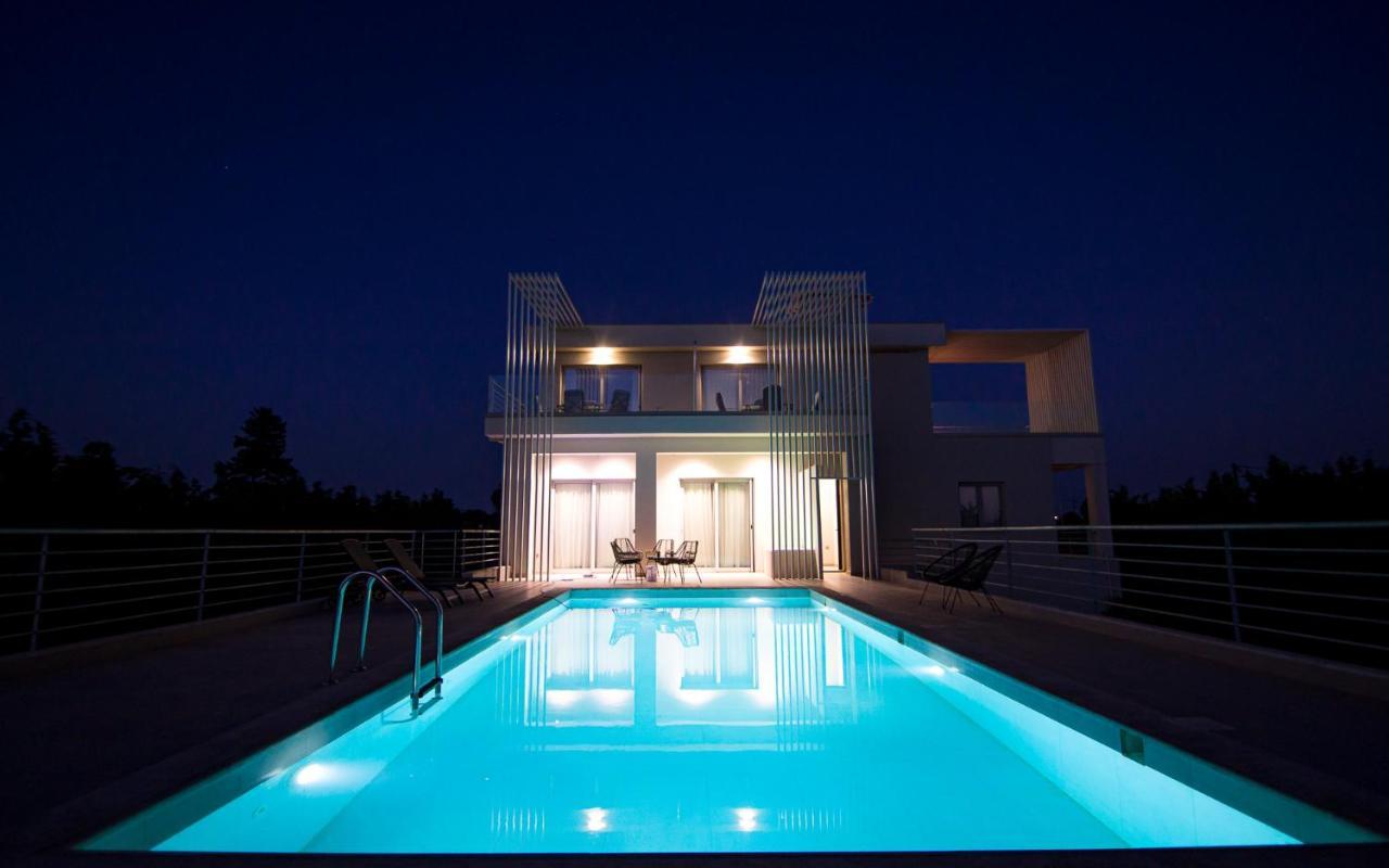 Io Luxury Pool & Hot Tub Suites Preveza Exteriér fotografie